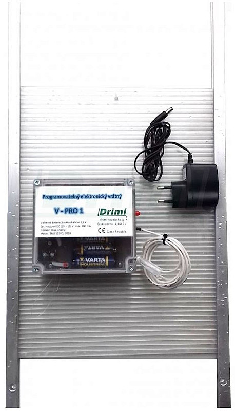 Dvířka kurníku pro slepice s elektronickým vrátným