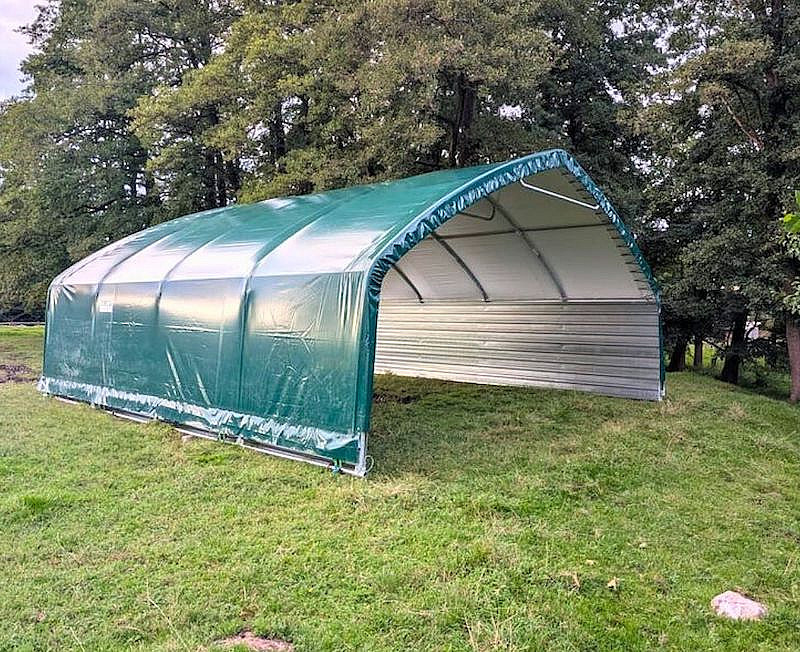 Mobilní přístřešek 8x8 m pro zvířata